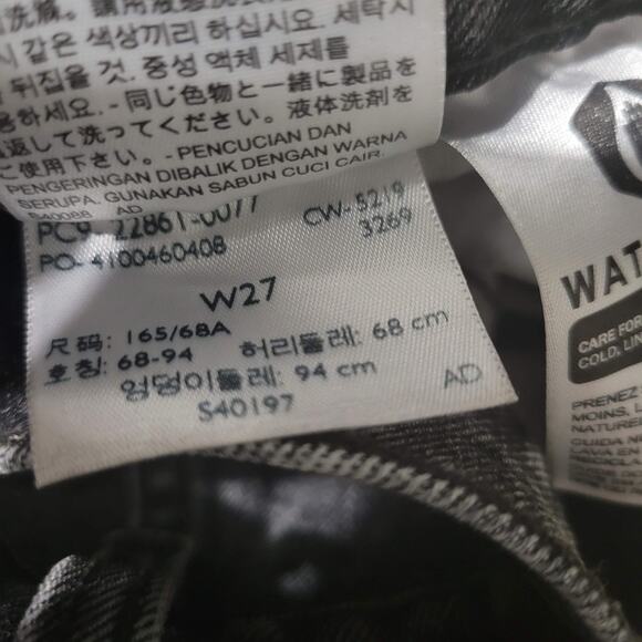 Levis Wedgie Jeans Black Icon Button Fly Straight Leg Cropped High Rise Size 27 - Picture 14 of 16